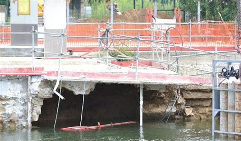 Effondrement D Une Partie De L Cluse Du Barrage Saint Bond Sens