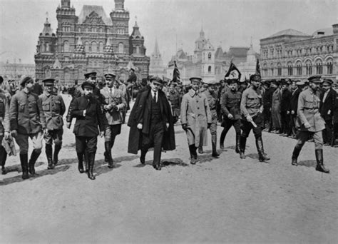 Quem Implantou O Comunismo Na Russia - Afinal, o que foi o Comunismo de Guerra? - Fatos Militares