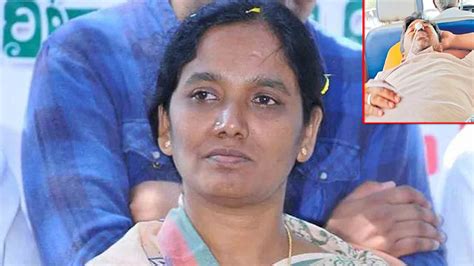 Paritala Sunitha టీచర్ మల్లేష్‌‌కు పరిటాల సునీత ఆర్థిక సాయం Paritala