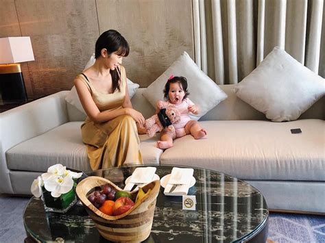 Style chăm con của hot mom Vbiz Số ít nhẹ nhàng kín đáo còn lại đa phần đều tranh thủ khoe