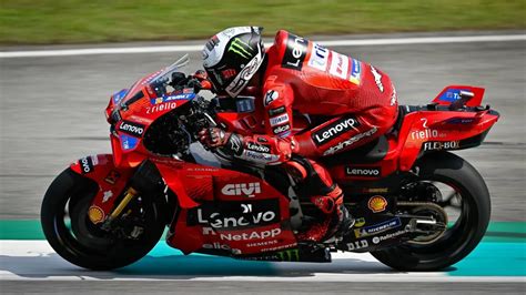 Pecco Bagnaia Junto Con Otros Pilotos Ducati Vuelan En Los Test De