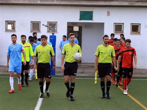 Insultos homófobos al único árbitro gay de España