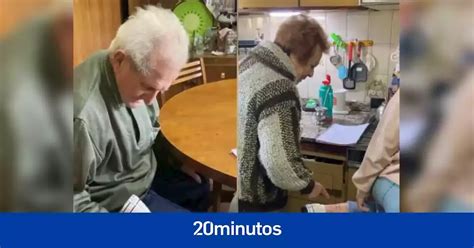 La emotiva reacción de unos abuelos al ver que su nieta se ha tatuado