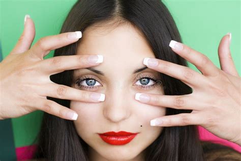 Fronte Di Giovane Bella Donna Del Brunette Fotografia Stock Immagine Di Barretta Bello