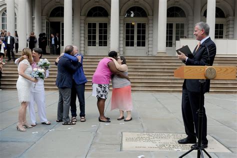 Kentucky Clerk Defies Order To Issue Gay Marriage Licenses UPI