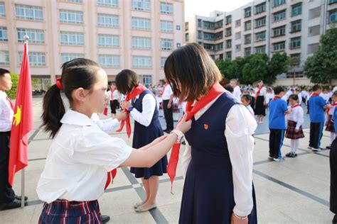 “学习二十大，争做好队员”2023年少先队员入队仪式暨中队展示活动——楚雄开发区实验小学“六一”系列活动（一）