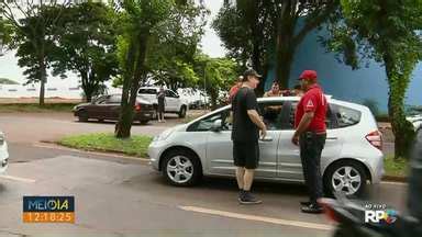 Meio Dia Paraná Foz do Iguaçu Equipe passa por cruzamentos