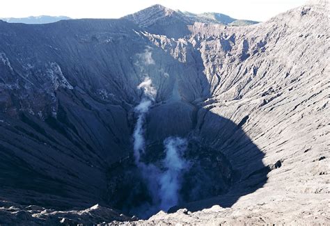 bromo crater 2 - The Techy Hub