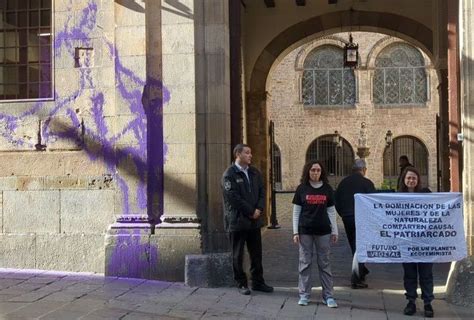 Futuro Vegetal Lanza Pintura Morada Al Palacio Episcopal De Barcelona