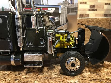 Freightliner Flc Semi Tractor Plastic Model Truck Vehicle Kit 1