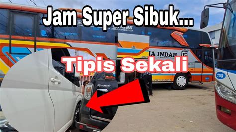 Mobil Mewah Nyaris Senggol Bus Rosalia IndahJam Padat Di Keberangkatan