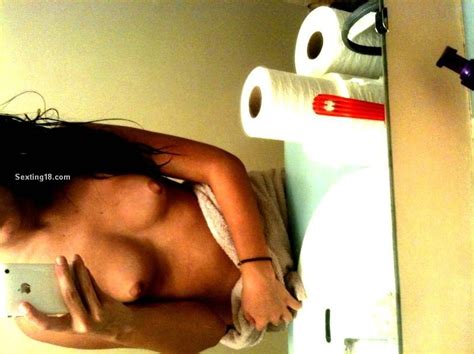 Amateur Boyfriend Posing Naked Outdoor Camwhoring Boyfriends Taking Selfpics Real Boyfriend