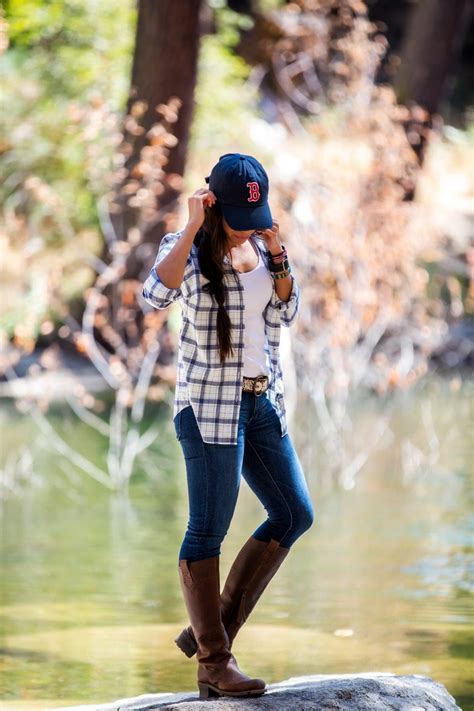 A Cute Summer Hiking Outfit for a Casual Summer Hike