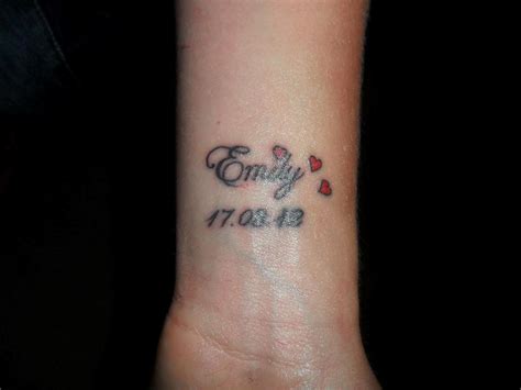 35 Graceful Name Tattoos For Your Wrist - Wrist Tattoo Pictures