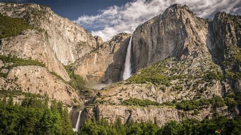 Yosemite Falls 2K wallpaper download