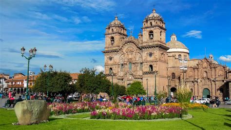 Peru Culture & Traditions: Language, Etiquette & Attire You Need to Know