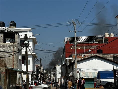 Queman vehículos en Coatepec Harinas