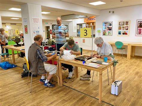 Reparieren und schnacken im Reparatur Café in Gaarden KIEL nachhaltig