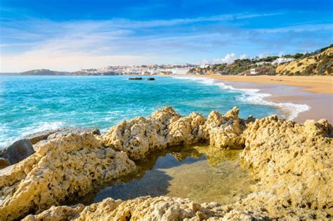 Praia Dos Alem Es The Guide To This Urban Beach In Albufeira