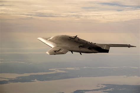 X-47B in a test flight near Naval Air Station Patuxent River [1626×1082 ...