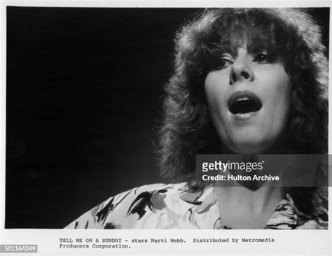 8 Hot Sexy Marti Webb Bikini Pics