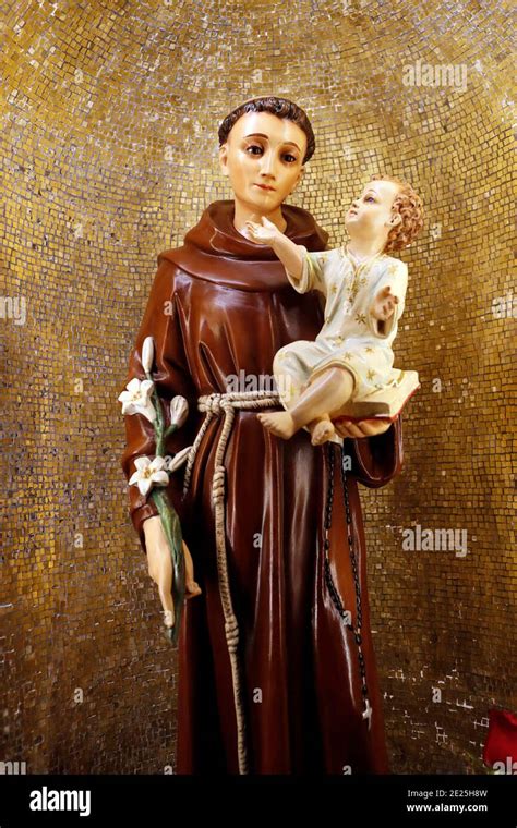 Saint Anthony Of Padua With Baby Jesus Stock Photo Alamy