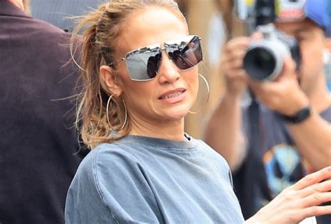 Jennifer Lopez Exibe Alian A De Casamento Em Meio A Suposta Separa O