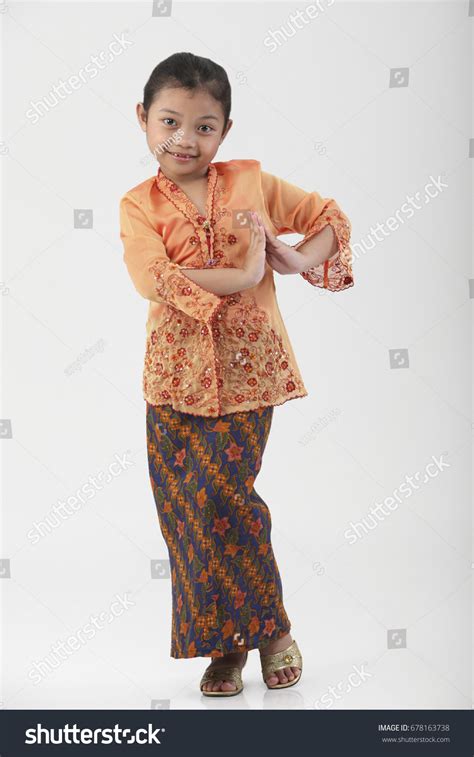 Malaysia Indonesia Muslim Girl United Nations Costume For Girls April