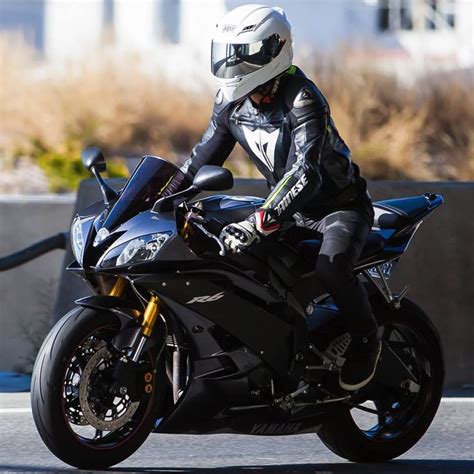 motorcycles-and-more: Yamaha YZF R6 - pomozmioddychac | Motorcycle ...