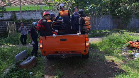 Jasad Wisatawan Hilang Di Pantai Palabuhanratu Ditemukan Meter Dari