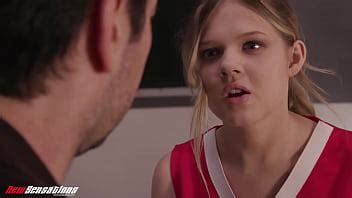 New Sensations La animadora rubia se volvió loca por las pollas Coco Lovelock XVIDEOS