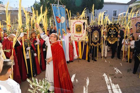 Centenares De Vecinos Y Visitantes Participan En El Domingo De Ramos De