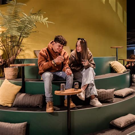 Capsule Hotel Zürich Flughafen / capsule hotel