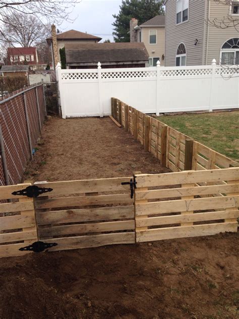 diy pallet fence 1