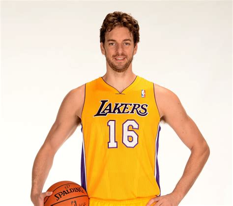 Pau Gasol Says Hed Like To Re Sign With La Lakers After 2013 14 Season