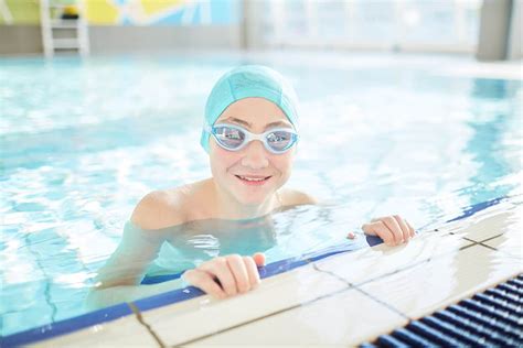 AT WHAT AGE DO SWIMMERS PEAK IN THEIR PERFORMANCE The Essential