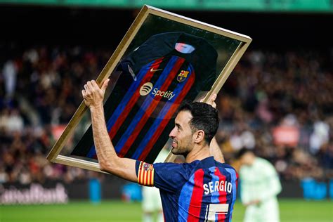 Mercato Sergio Busquets Officialise Son D Part Du Fc Barcelone L