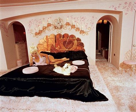 jane mansfields bed hollywood bedroom jayne mansfield pink palace