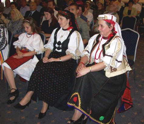 1008451 In Frumoasele Costume Populare Din Satul PaloŞ Ardeal