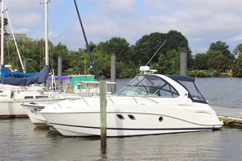2011 Rinker 310 Express Cruiser | Dominion Yachts