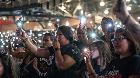 El Paso celebra memorial para honrar a víctimas de tiroteos masivos en