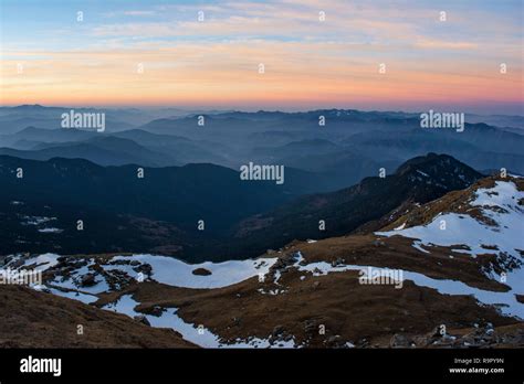 Sunrise at the Kedarkantha summit Stock Photo - Alamy