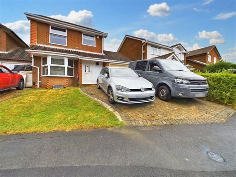 3 Bed Link Detached House For Sale In Capsey Road Ifield Crawley Rh11