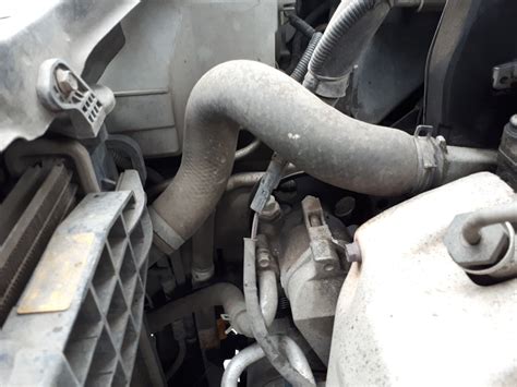 Замена верхнего патрубка радиатора — Chevrolet Aveo 3-door, 1,5 л, 2008 ...