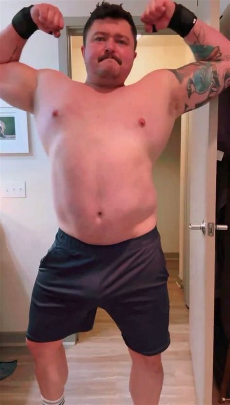 Hot Muscle Bear ThisVid