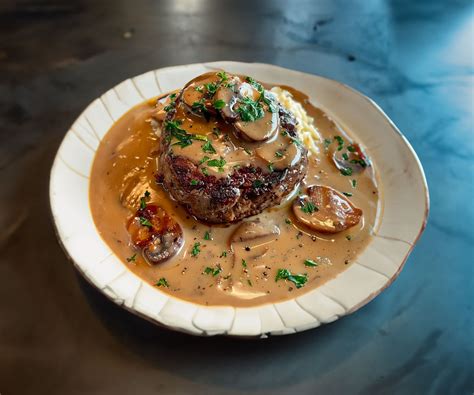 Steak Salisbury Classique Avec Sauce Riche Aux Champignons Page