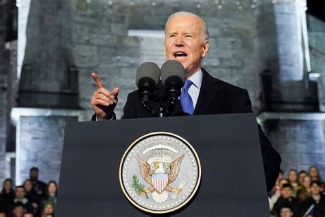 Biden S Approval Rating Edges Lower Amid Economic Concerns Reuters