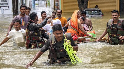 Uttar Pradesh Floods More Than 60 Villages Hit In Balrampur Cm Yogi