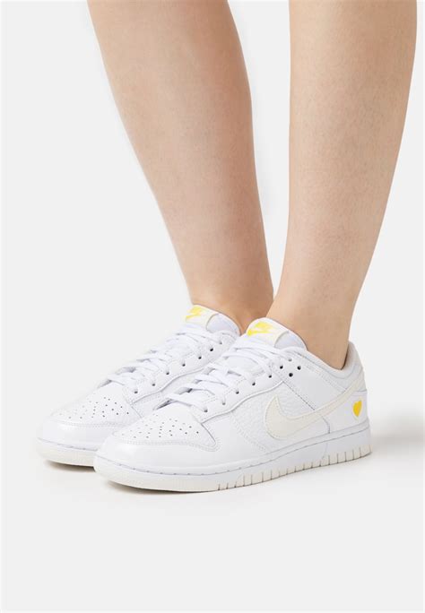 Nike Sportswear Wmns Nike Dunk Low Tenisice Whitesailopti Yellowbijelo Zalandohr