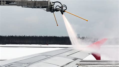 Pourquoi Faut Il Retirer La Glace Des Surfaces Des Avions Et Que Faut